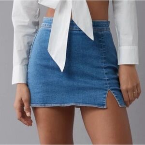 American Eagle Denim Mini Skirt / next level Stretch/ inside shorts/ Size 0